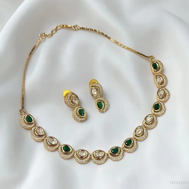 moissanite green sleek necklace