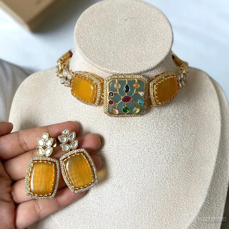 yellow choker set