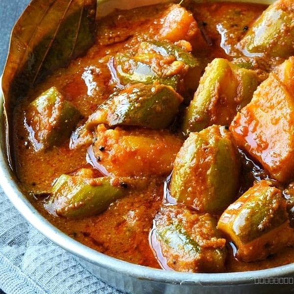 PARWAL ALOO CURRY 
