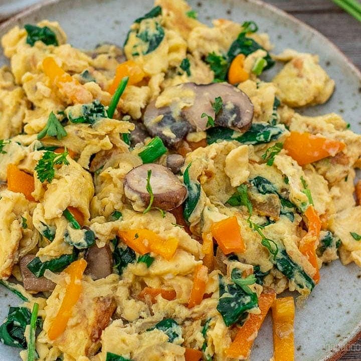 SCRAMBLED EGGS WITH VEGETABLES