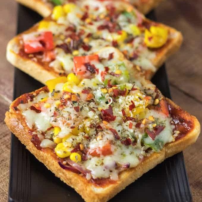 Bread pizza( 3piece)