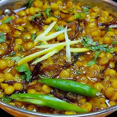 Chana dal tadka with pulka roti (4 pieces)