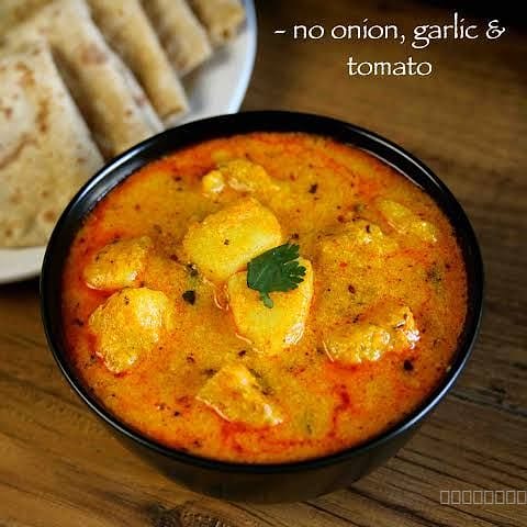 DAHI ALOO CURRY WITH PULKA ROTI (4 pieces)