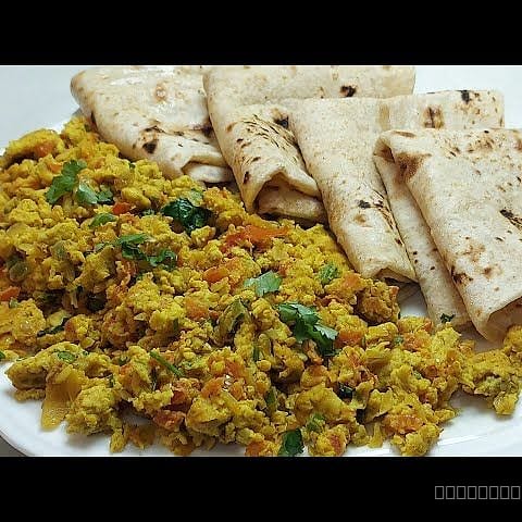 Egg bhurji with roti 