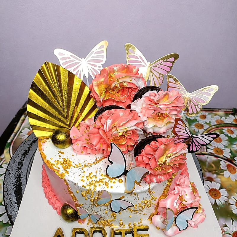 Butterfly Floral Cake 1/2 Kg Butterscotch Flavour